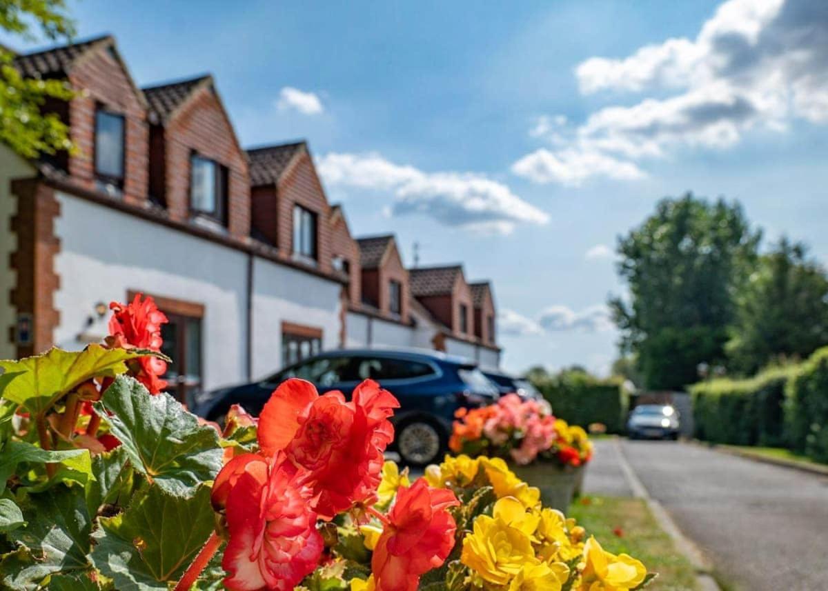 White Rose Country Cottages Thormanby Exterior foto